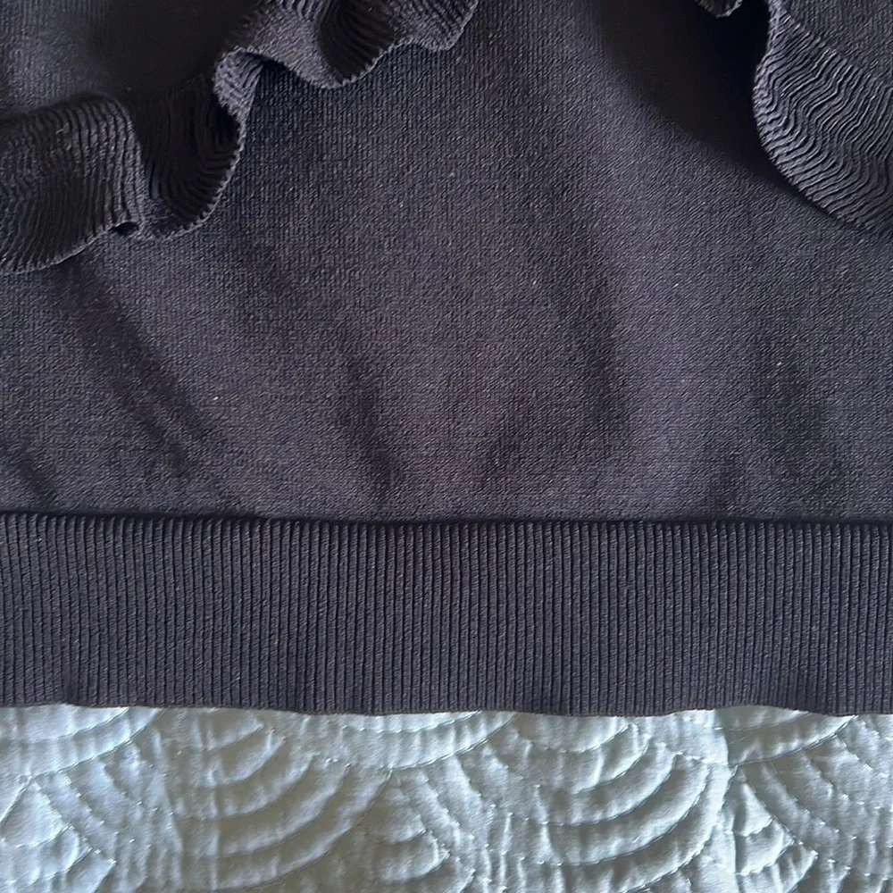 Marled Sleeveless Turtleneck with ruffles Black Small - Picture 10 of 11